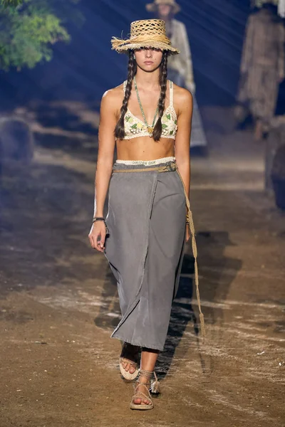 Look 25